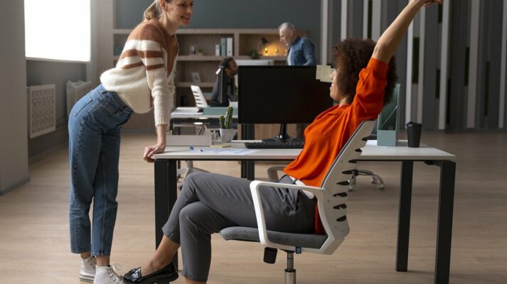 donne al lavoro - colleghe